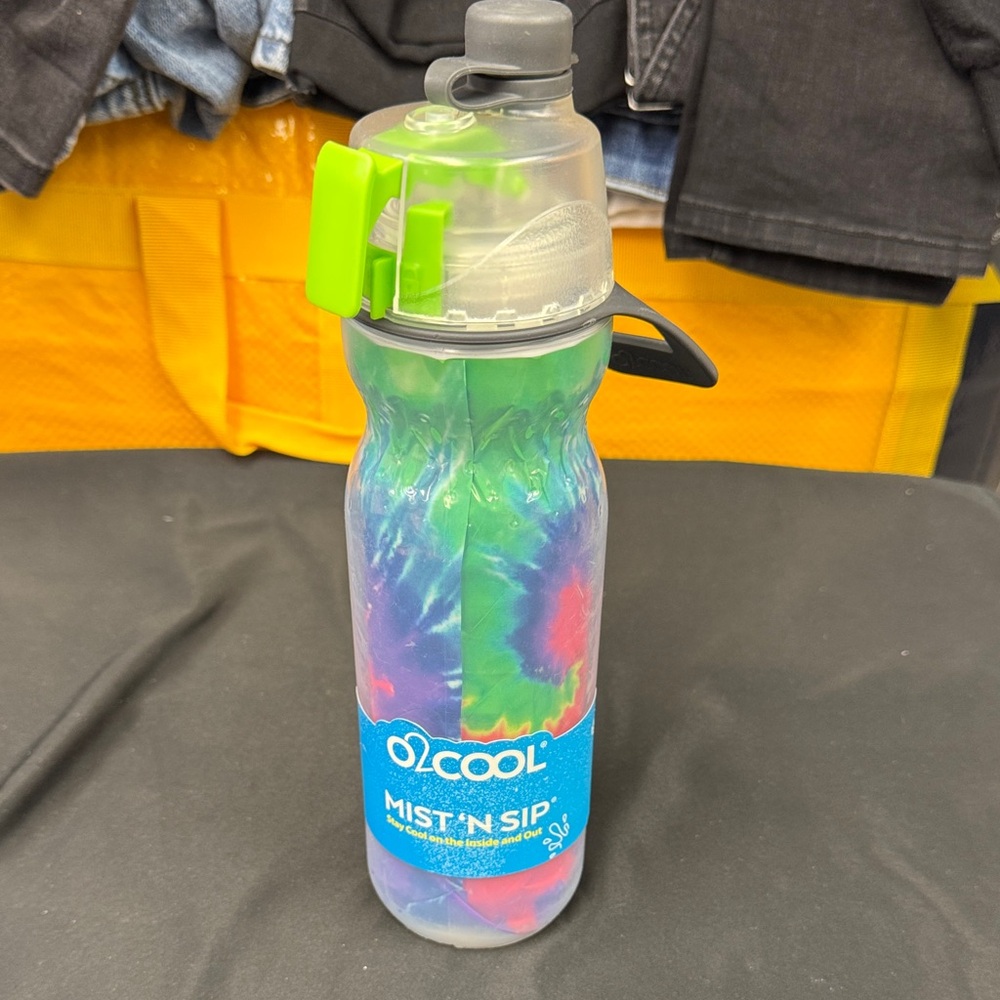 Mist 'N Sip Water Bottle - Green and Blue